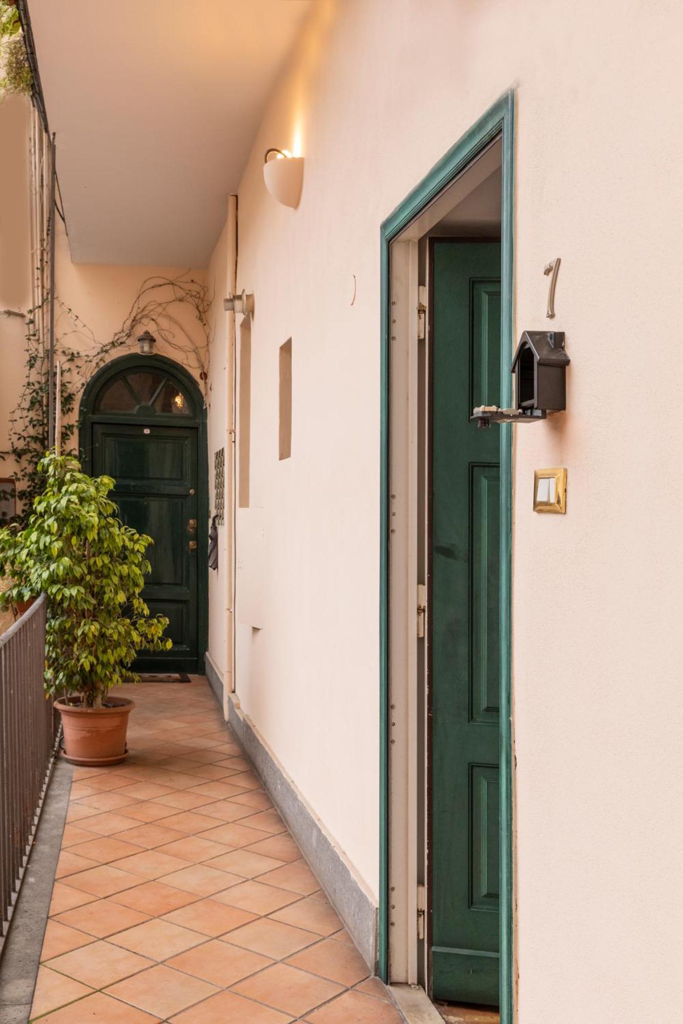 Colosseo Apartment- Heart Of Rione Monti Rom Exteriör bild